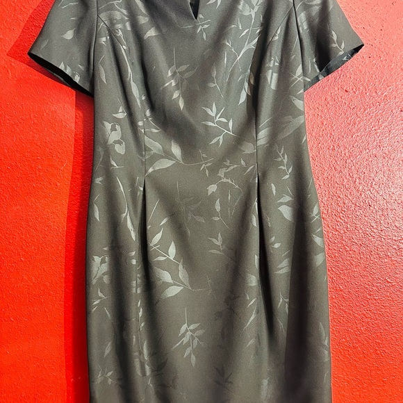 Maggy London Black Floral Sheath Dress, Size 12 - Picture 1 of 11